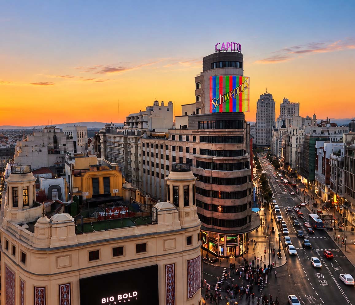 Η Gran Vía της Μαδρίτης από ψηλά, στο ηλιοβασίλεμα.